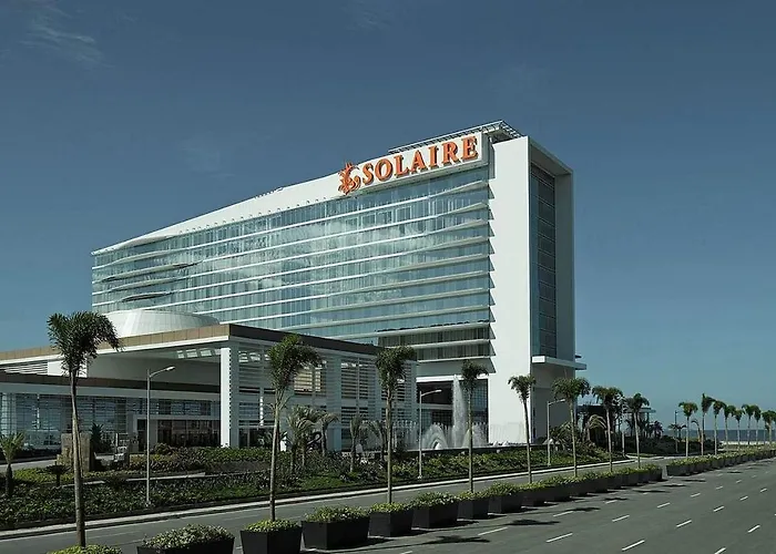 1-bedroom With A Den Pool View In Shore 2 Residences Mall Of Philippines Aparthotel