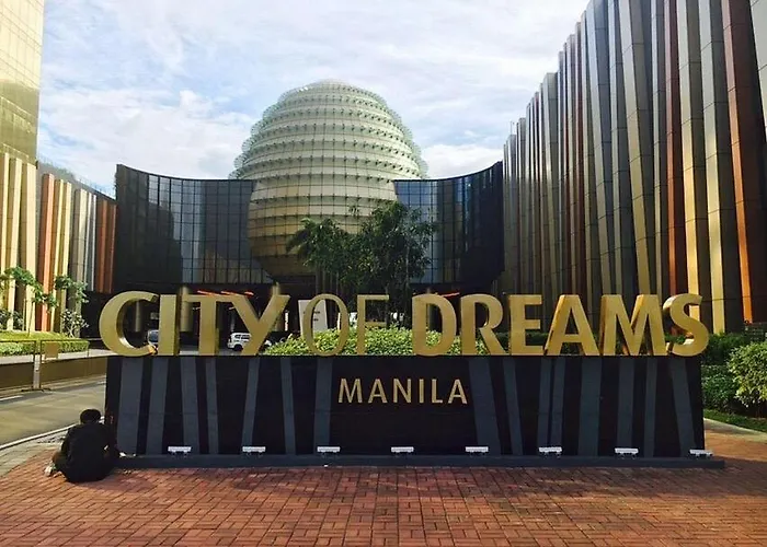 Aparthotel 1-bedroom With A Den Pool View In Shore 2 Residences Mall Of Philippines Manila