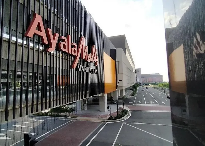 1-bedroom With A Den Pool View In Shore 2 Residences Mall Of Philippines Aparthotel