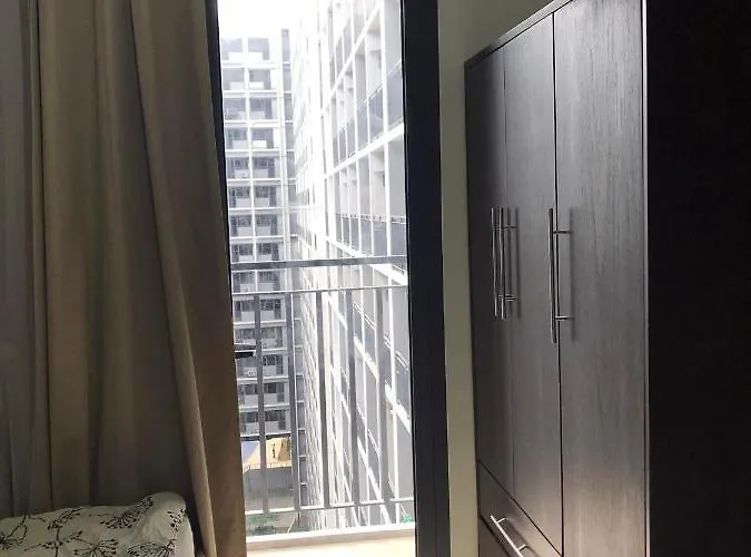 1-bedroom With A Den Pool View In Shore 2 Residences Mall Of Philippines Aparthotel Manila