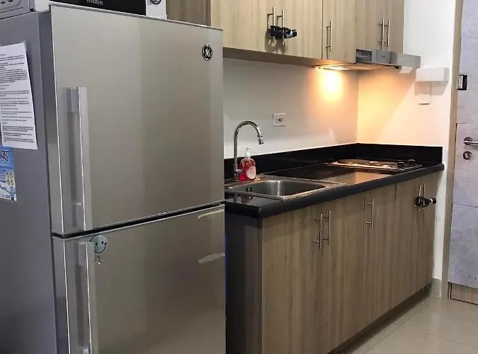 1-bedroom With A Den Pool View In Shore 2 Residences Mall Of Philippines Aparthotel