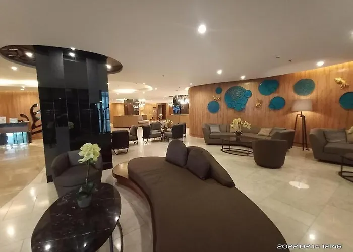 1-bedroom With A Den Pool View In Shore 2 Residences Mall Of Philippines Aparthotel