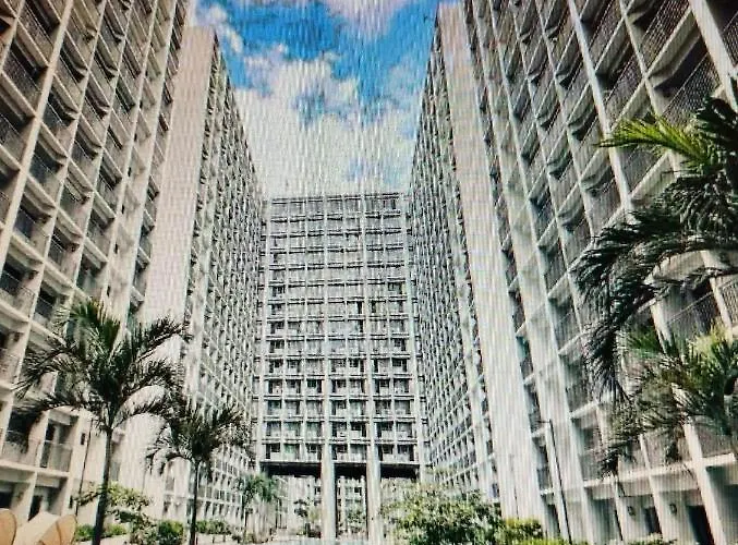 1-bedroom With A Den Pool View In Shore 2 Residences Mall Of Philippines Aparthotel